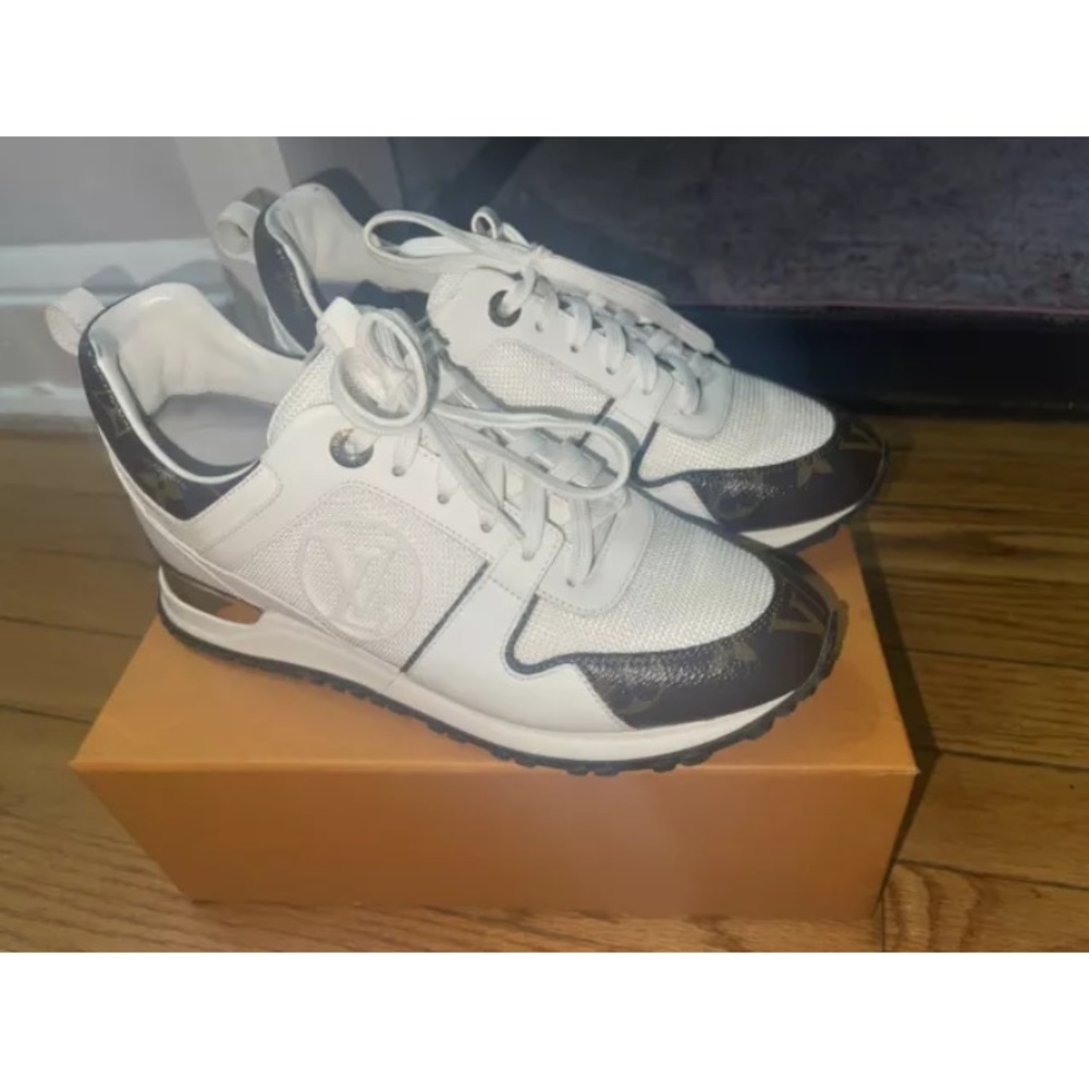 Louis Vuitton authentic run away sneakers